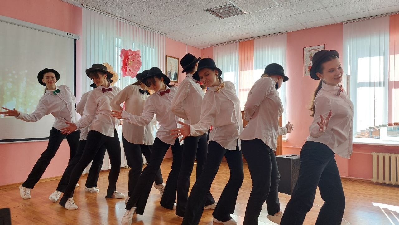 С Днём женщин!