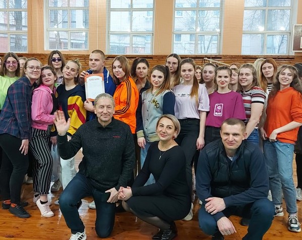 Подари улыбку миру