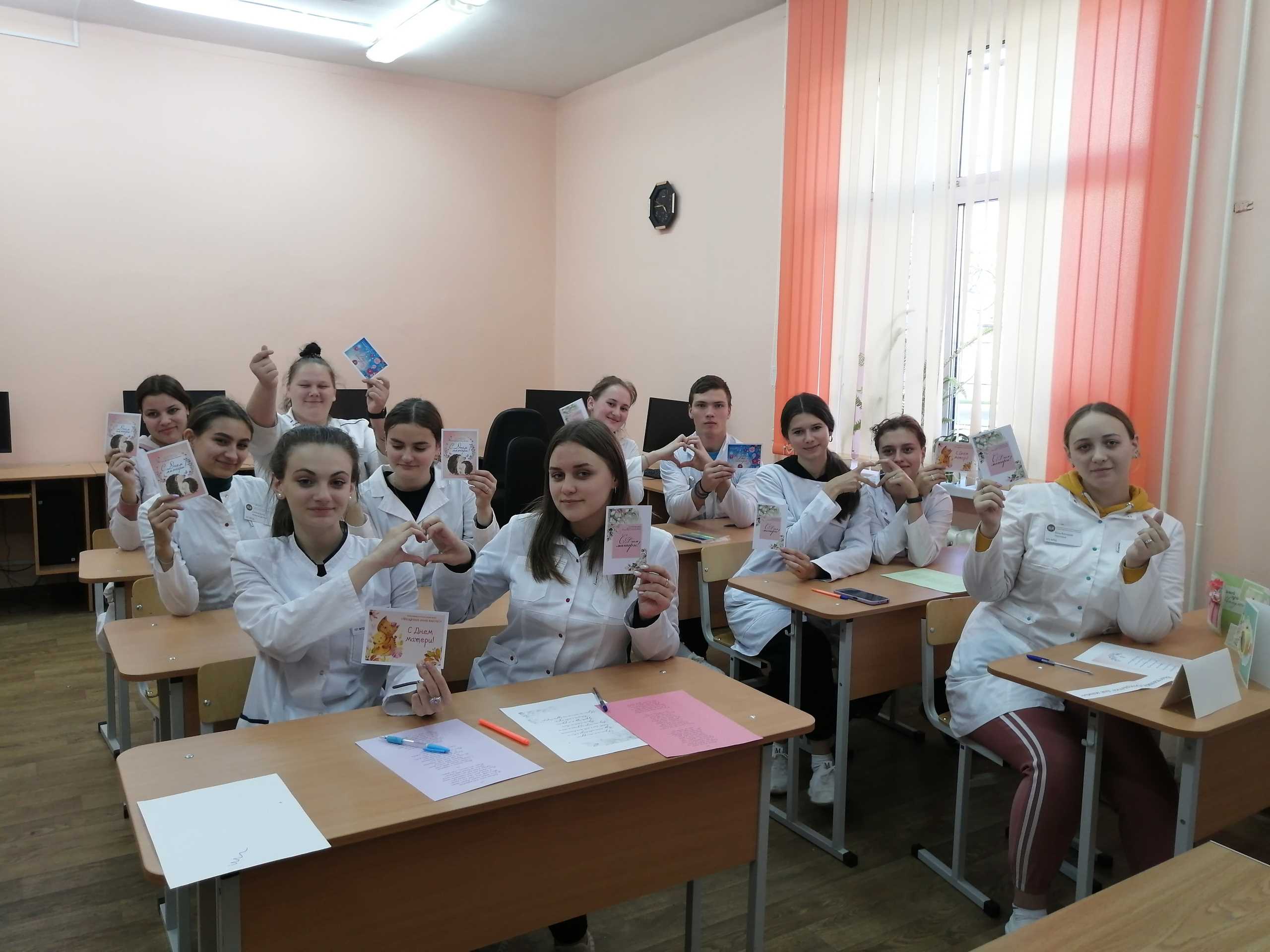 Поздравим маму вместе!